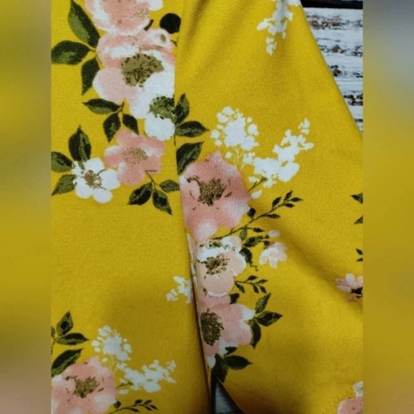 Bobbie‎ Brooks Floral Shift Dress Yellow size Small Summer Spring Lightweight - Picture 3 of 6